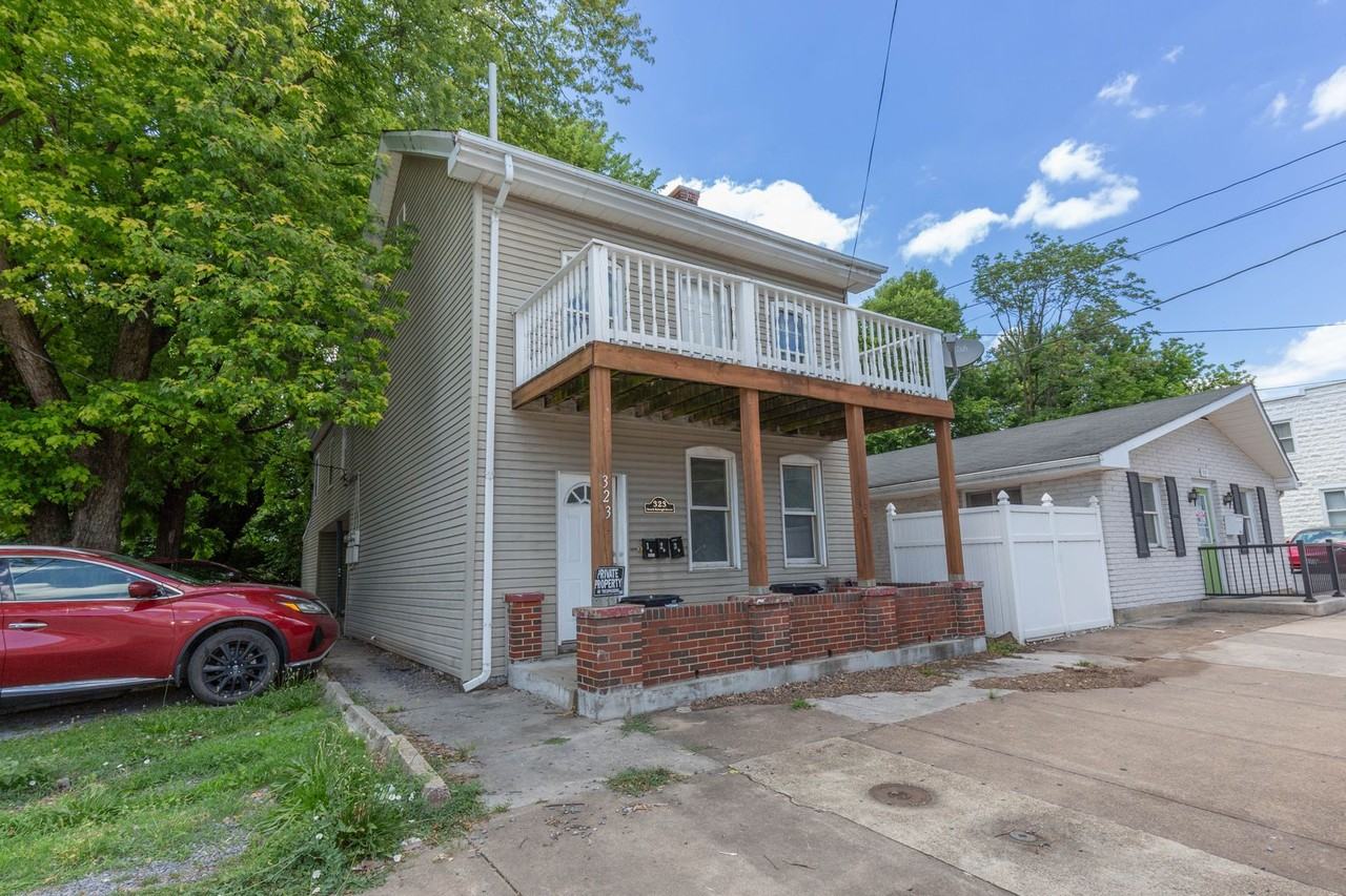 323 S Raleigh St - Photo 3 of 7