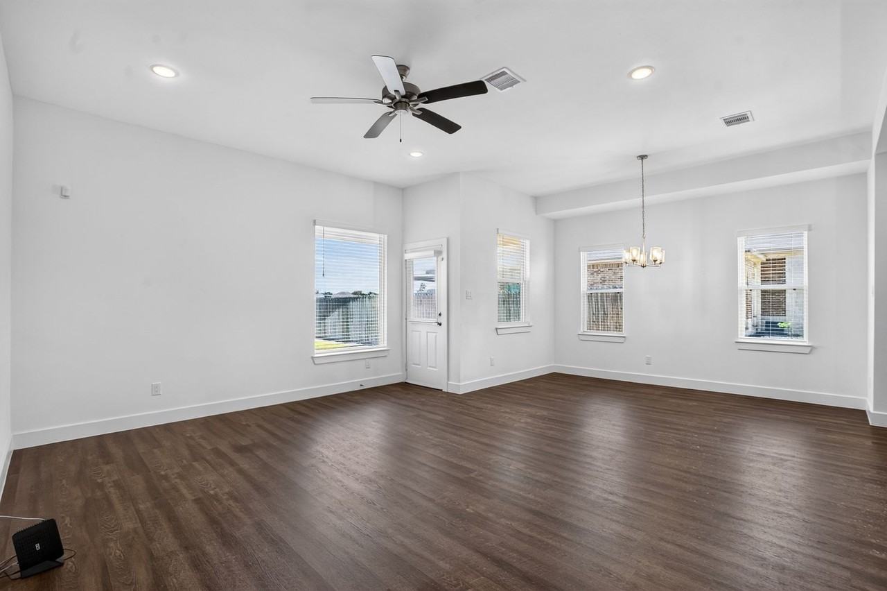 12340 N Chestnut Hills Dr - Photo 2 of 15