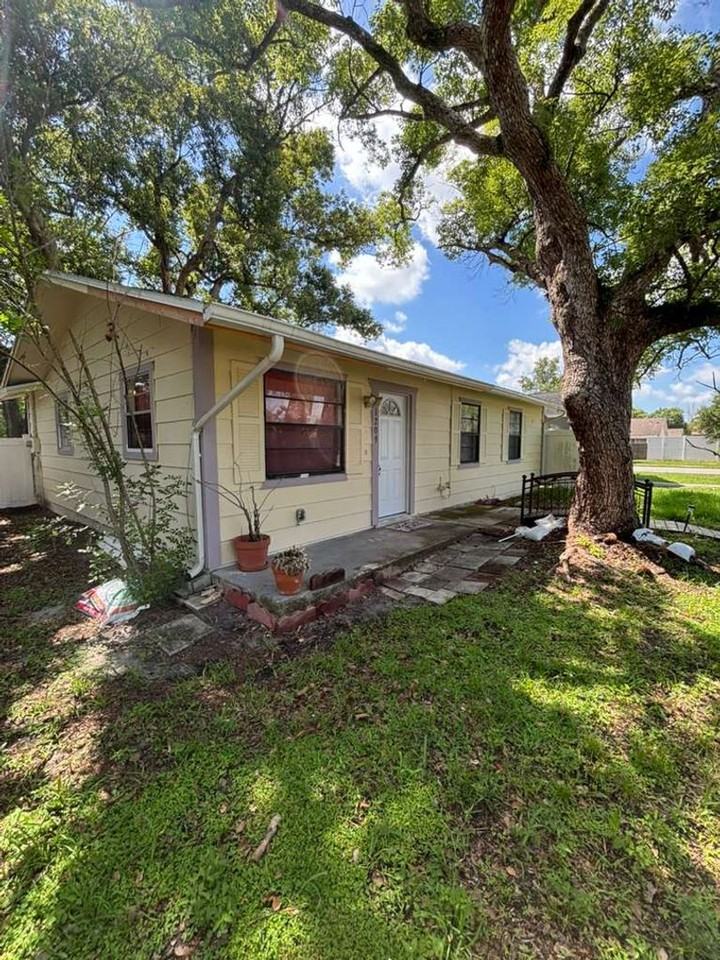 1209 Gattis Dr - Photo 2 of 17