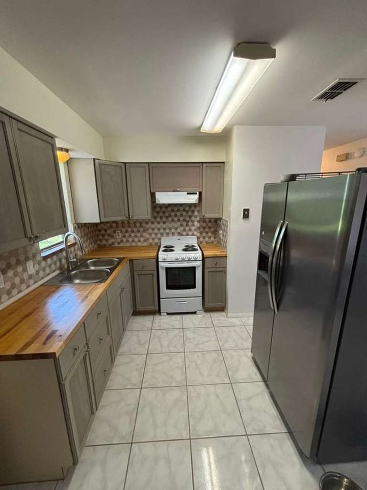 1209 Gattis Dr - Photo 5 of 17
