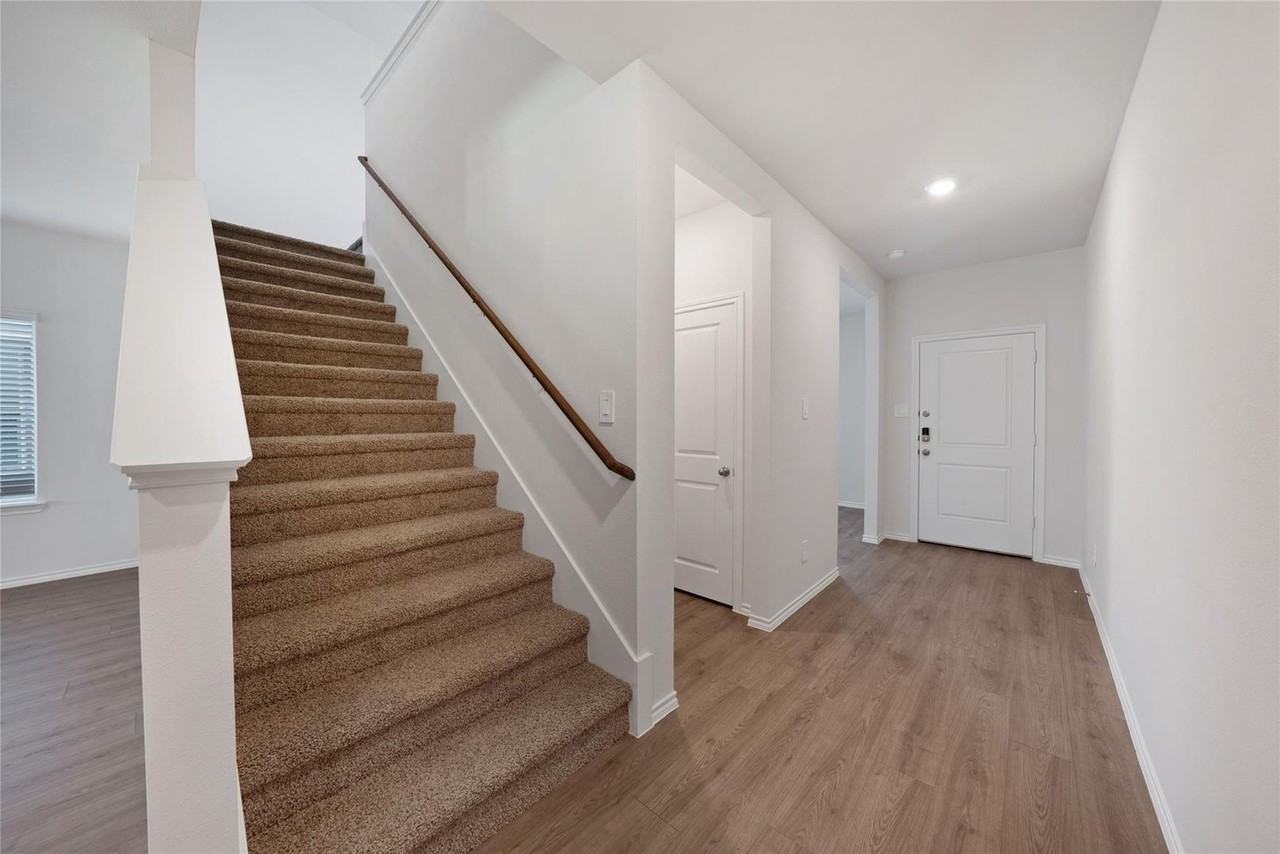 507 Lantana Rd - Photo 3 of 30
