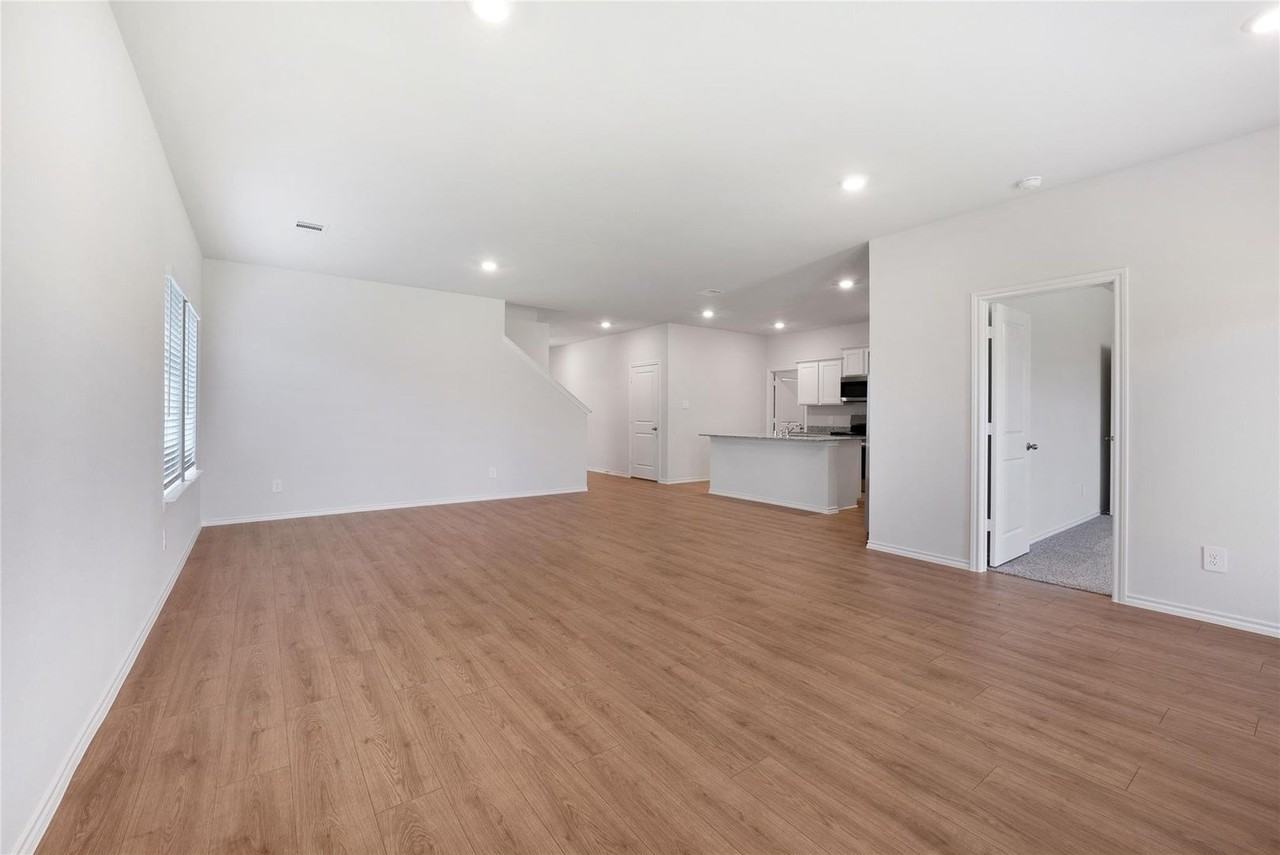 507 Lantana Rd - Photo 6 of 30