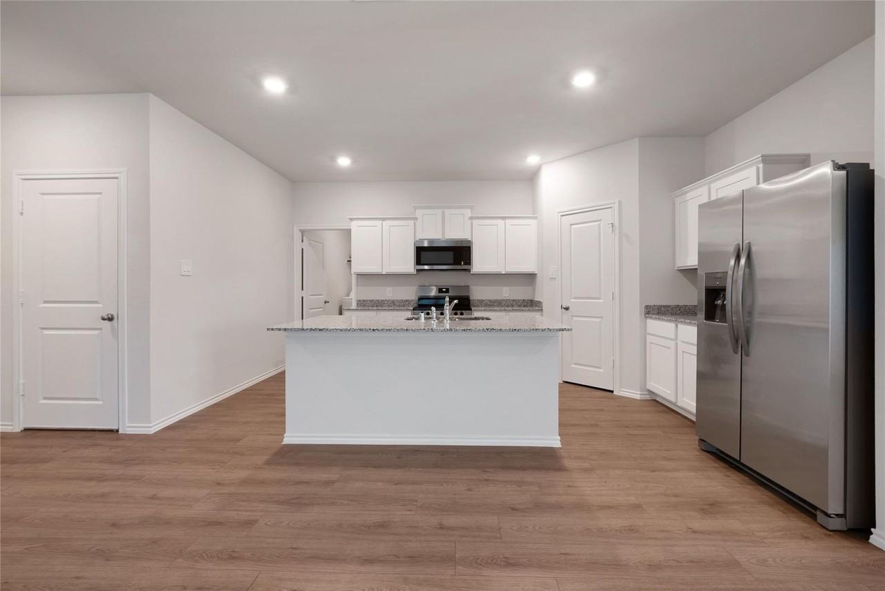 507 Lantana Rd - Photo 7 of 30