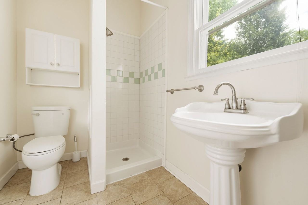 2726 N Roxboro St - Photo 7 of 19
