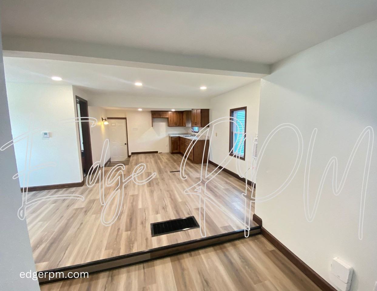 1028 Ansborough Ave - Photo 5 of 9