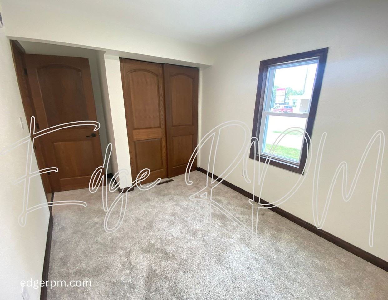 1028 Ansborough Ave - Photo 7 of 9