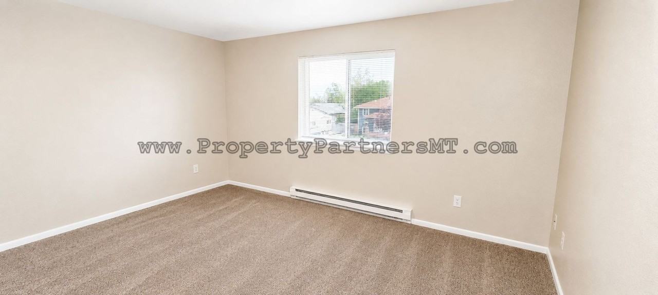 107 7th St - Photo 4 of 12
