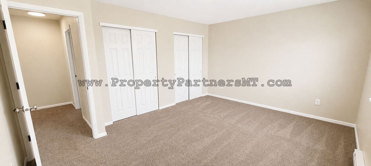 107 7th St - Photo 5 of 12