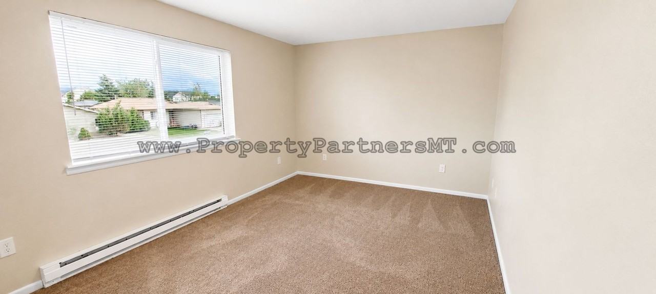 107 7th St - Photo 7 of 12
