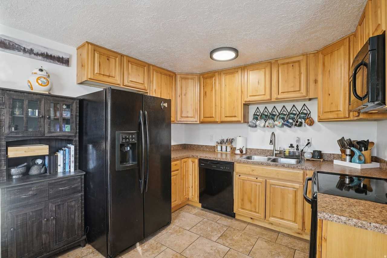 645 Swenson Ave - Photo 5 of 9