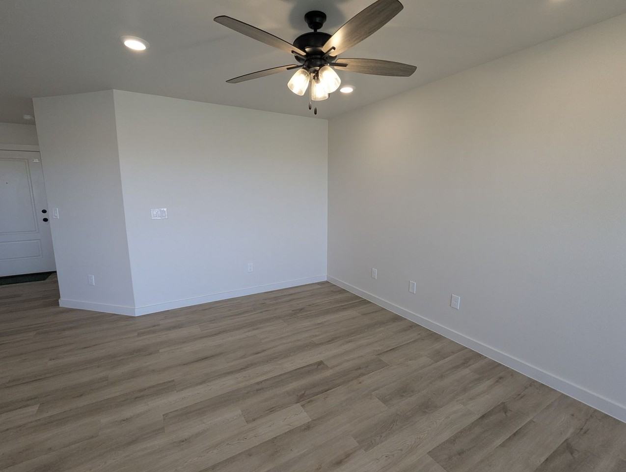 502 E 23rd St - Photo 4 of 26