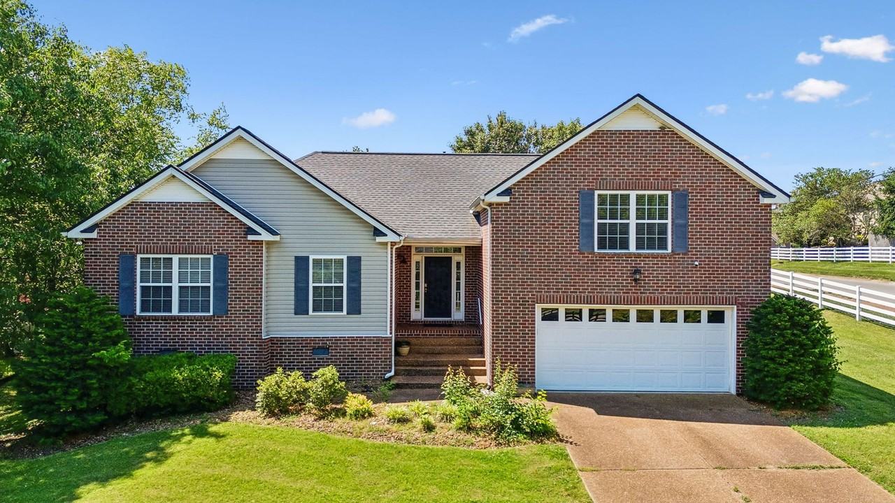 2601 Danbury Cir - Photo 2 of 38
