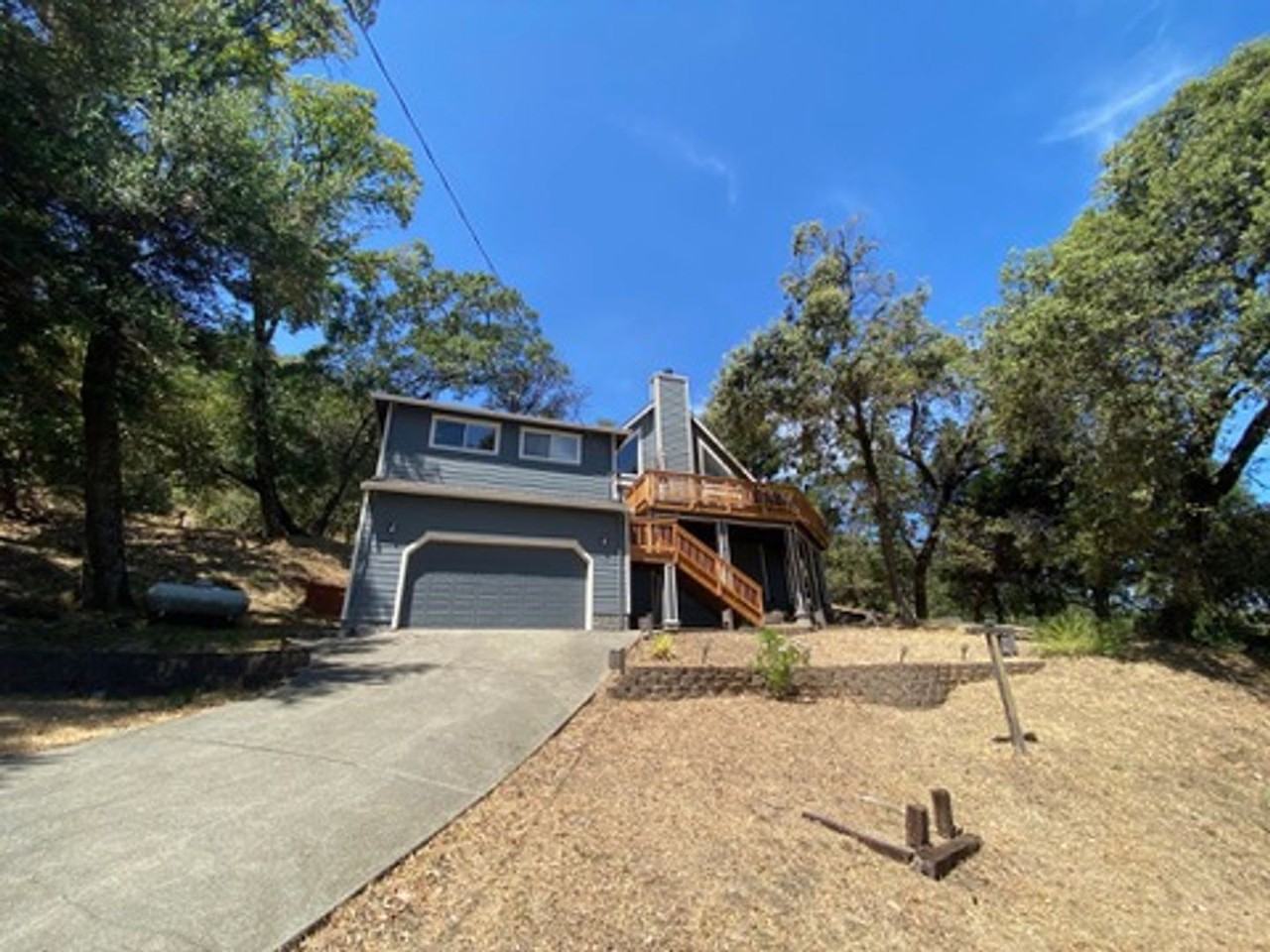 126 Ridgecrest Dr - Photo 2 of 37
