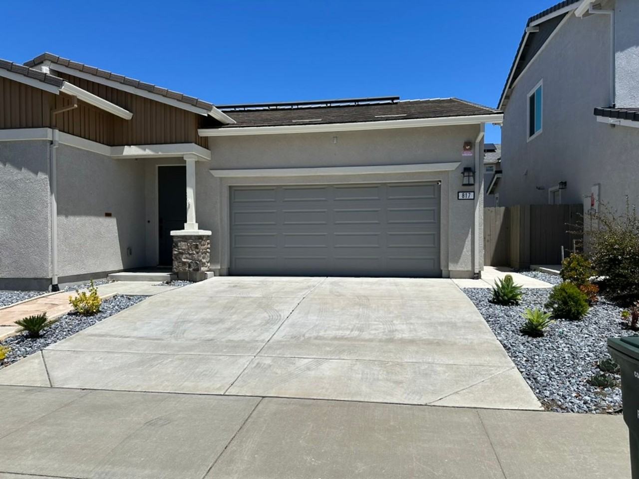 817 Cosmos Dr - Photo 2 of 41