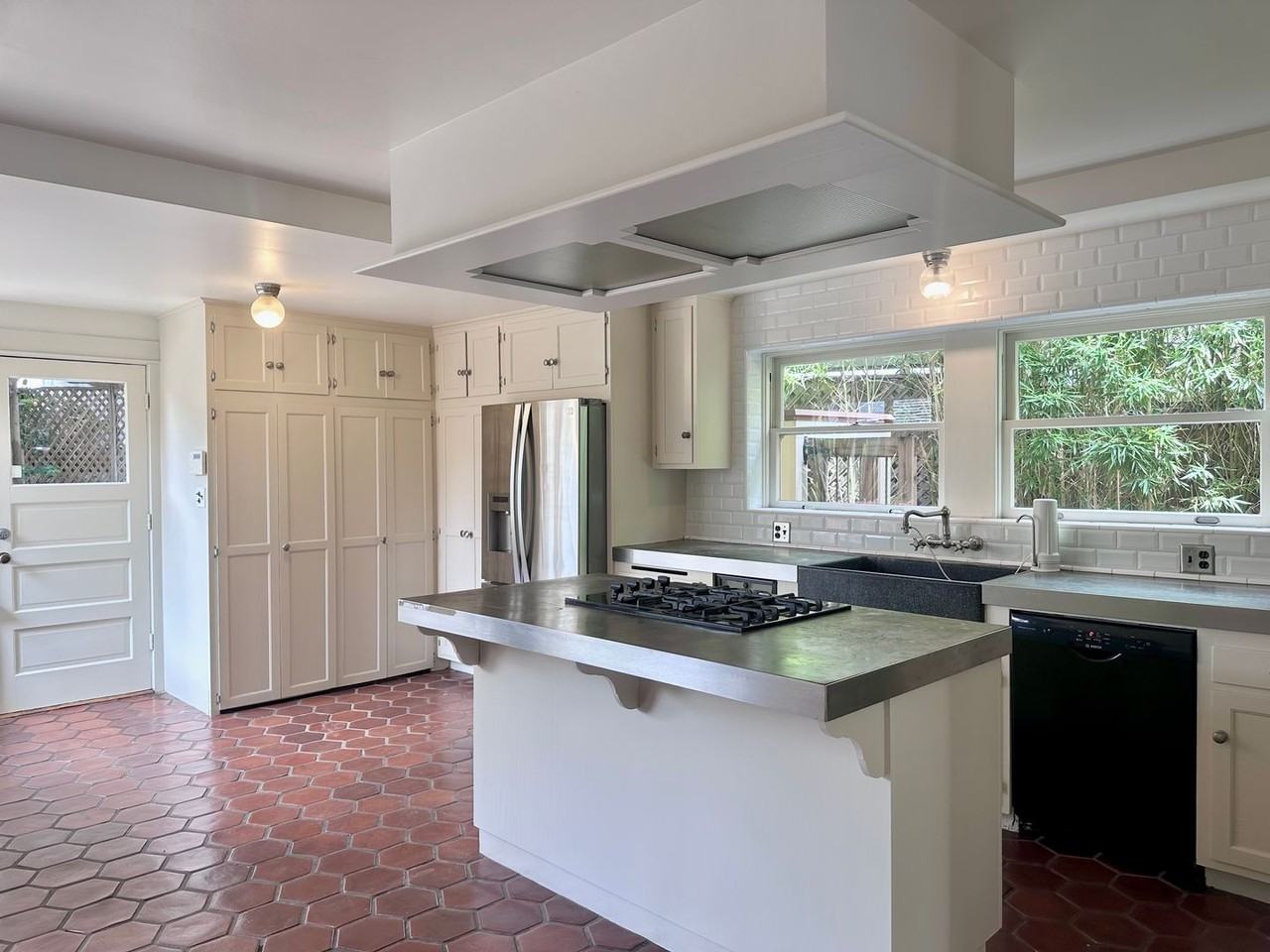 2216 Meade Pl - Photo 4 of 50