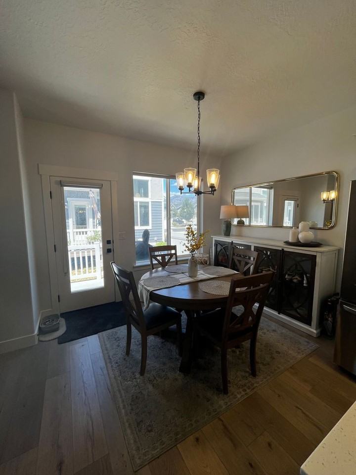 282 W 490 N - Photo 3 of 14