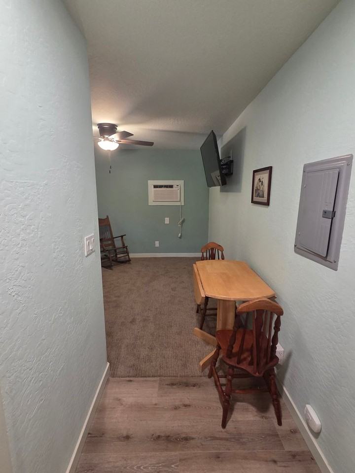 23369 Shadybrook Dr - Photo 5 of 11
