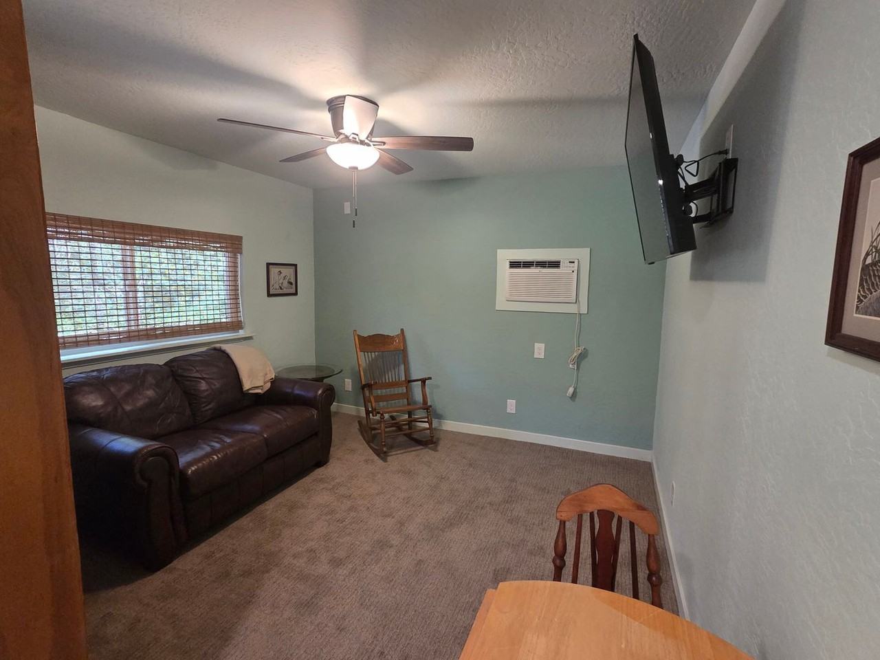 23369 Shadybrook Dr - Photo 6 of 11