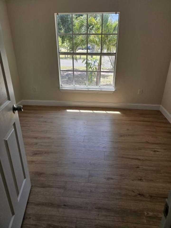 2013 Dock St - Photo 6 of 11