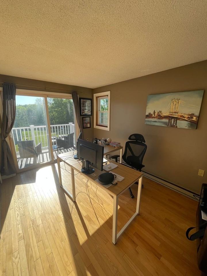 25 Riverview Dr Apt C - Photo 3 of 12