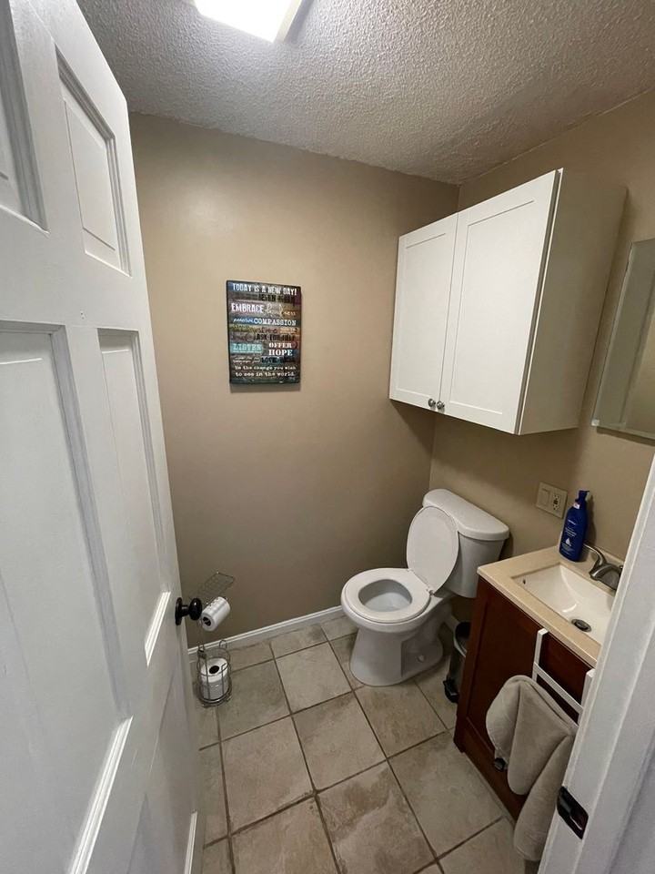 25 Riverview Dr Apt C - Photo 6 of 12