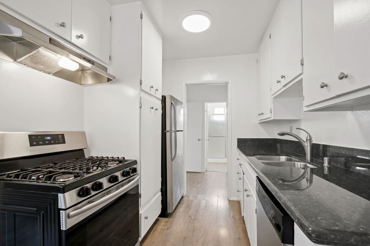 1449 Princeton St in Santa Monica - Photo 2 of 3