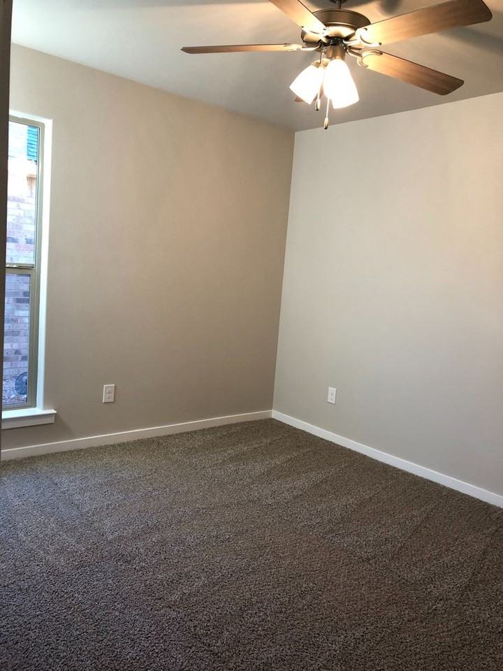 13814 Avenue S - Photo 2 of 11