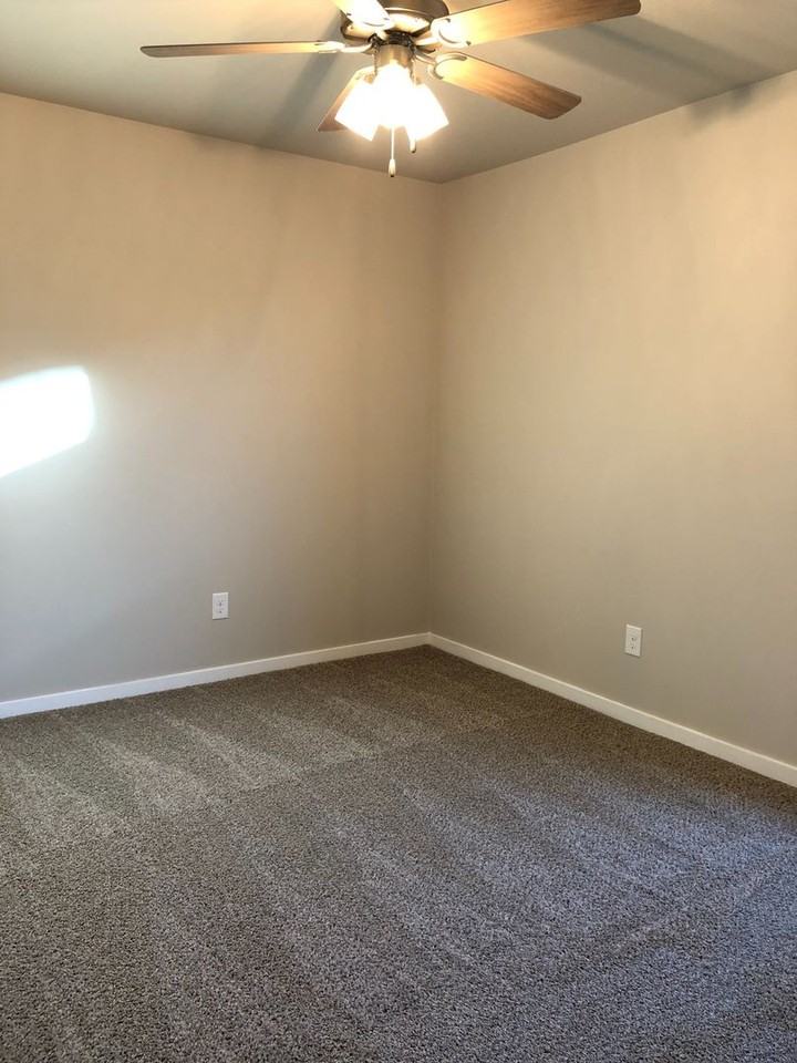 13814 Avenue S - Photo 4 of 11