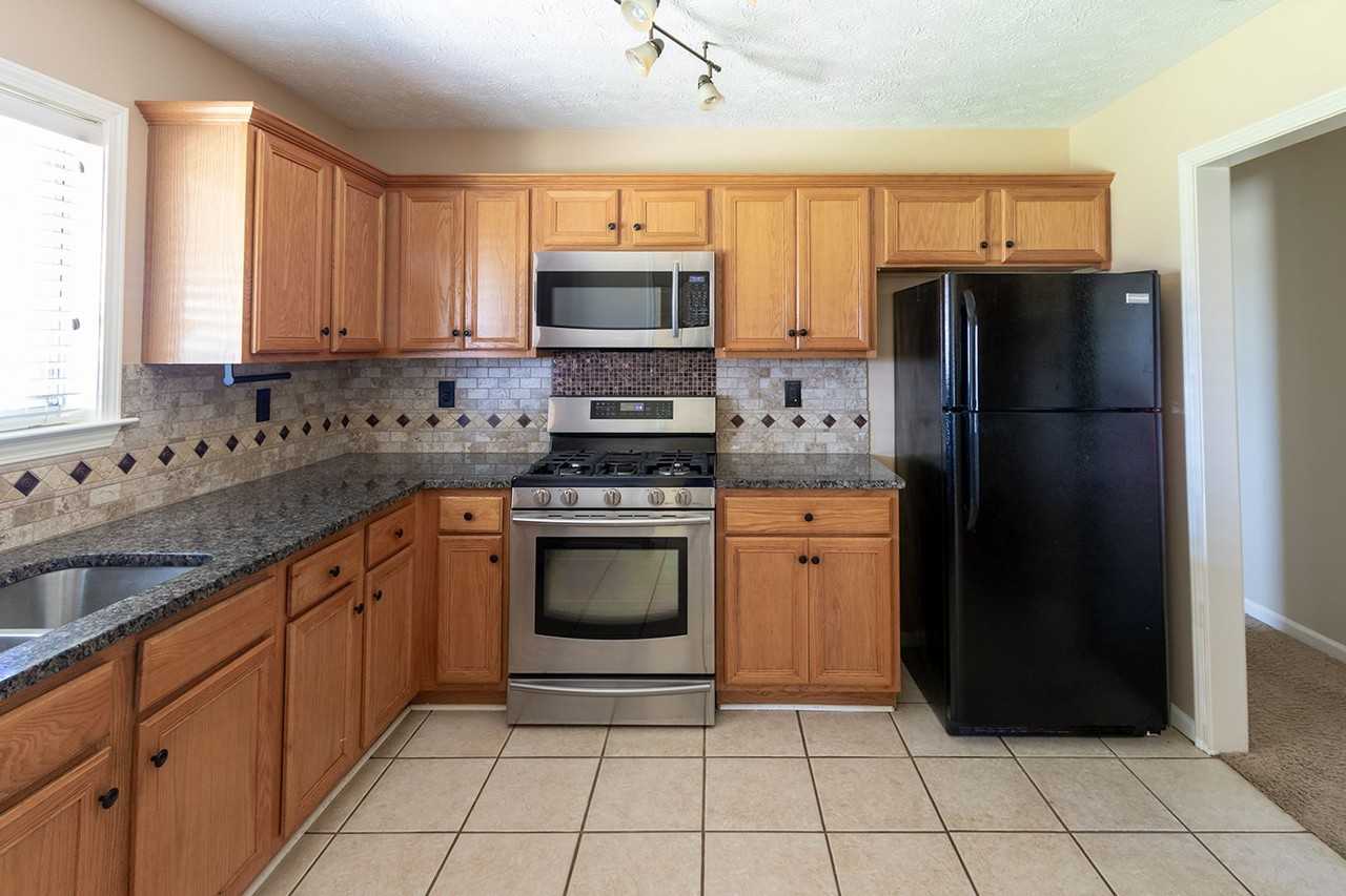 825 Bluegrass Dr - Photo 5 of 17