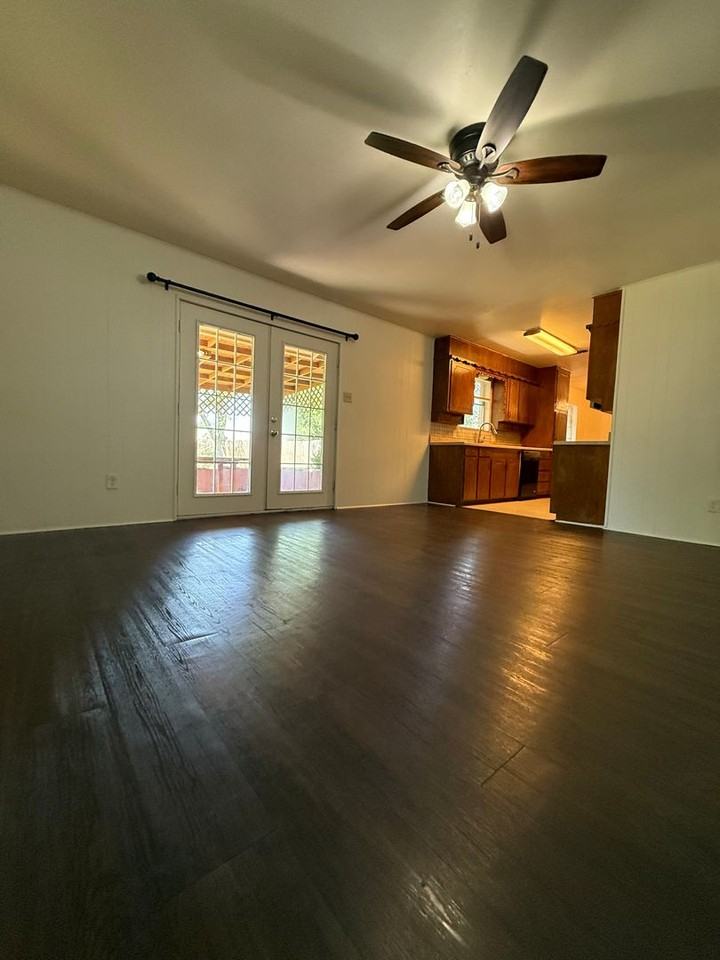 416 Pecan Dr - Photo 3 of 21