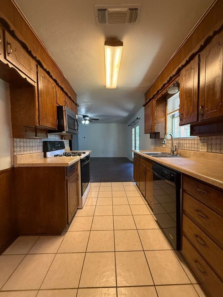 416 Pecan Dr - Photo 5 of 21