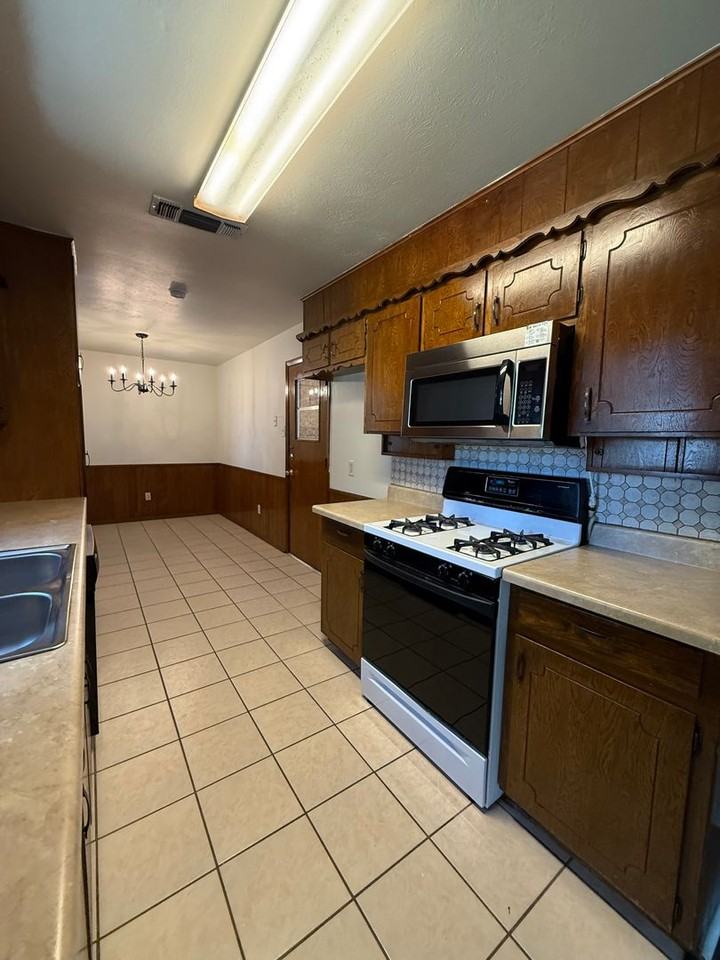 416 Pecan Dr - Photo 6 of 21