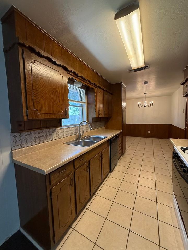 416 Pecan Dr - Photo 7 of 21