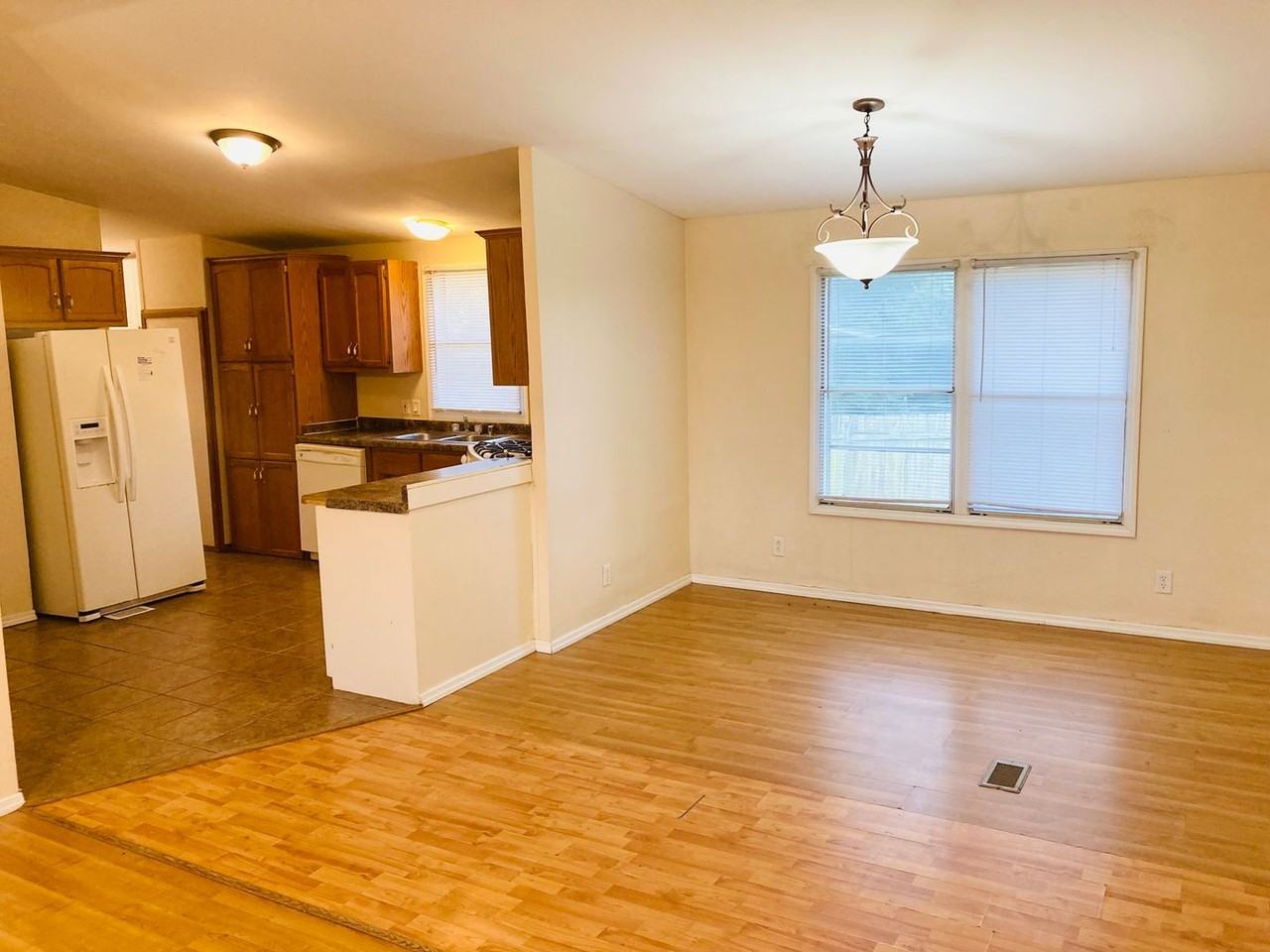 2113 Elmdale Ave - Photo 4 of 15