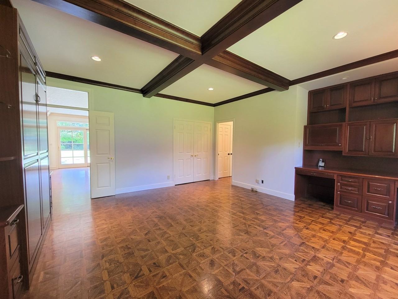 345 Selby Ln - Photo 3 of 26