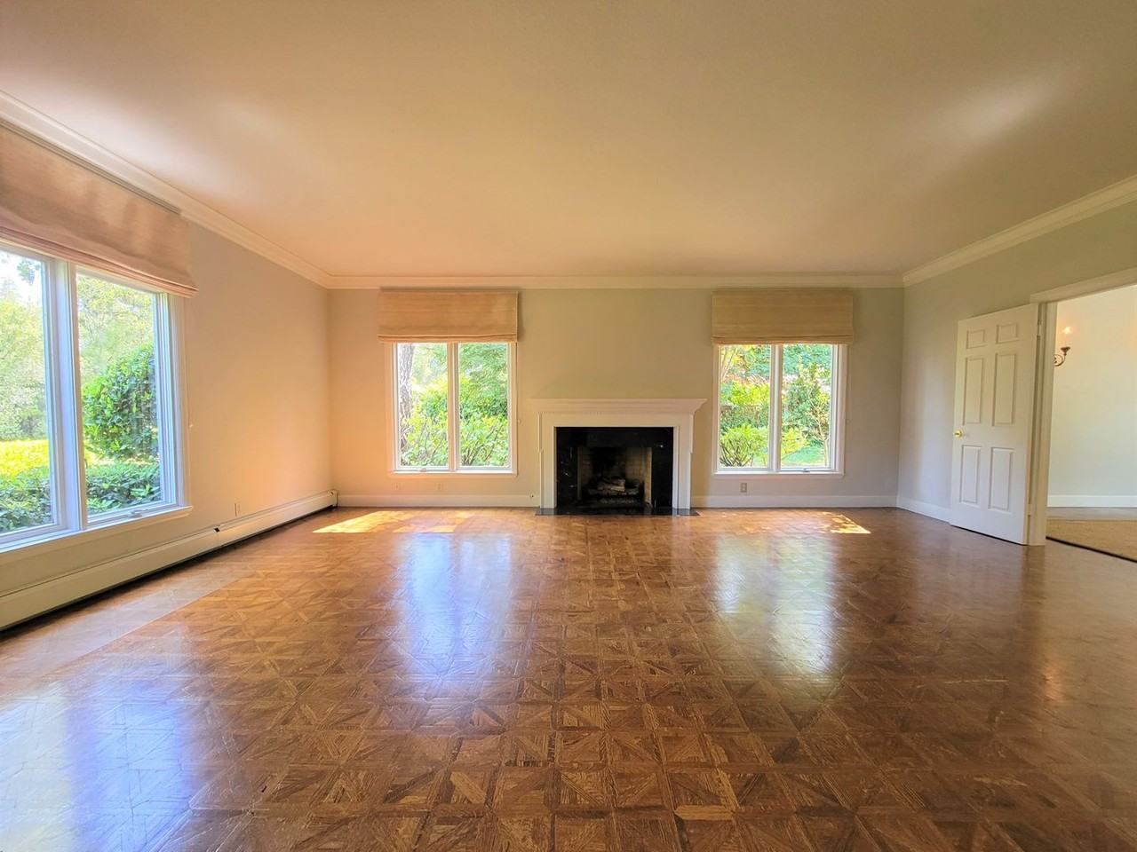 345 Selby Ln - Photo 5 of 26