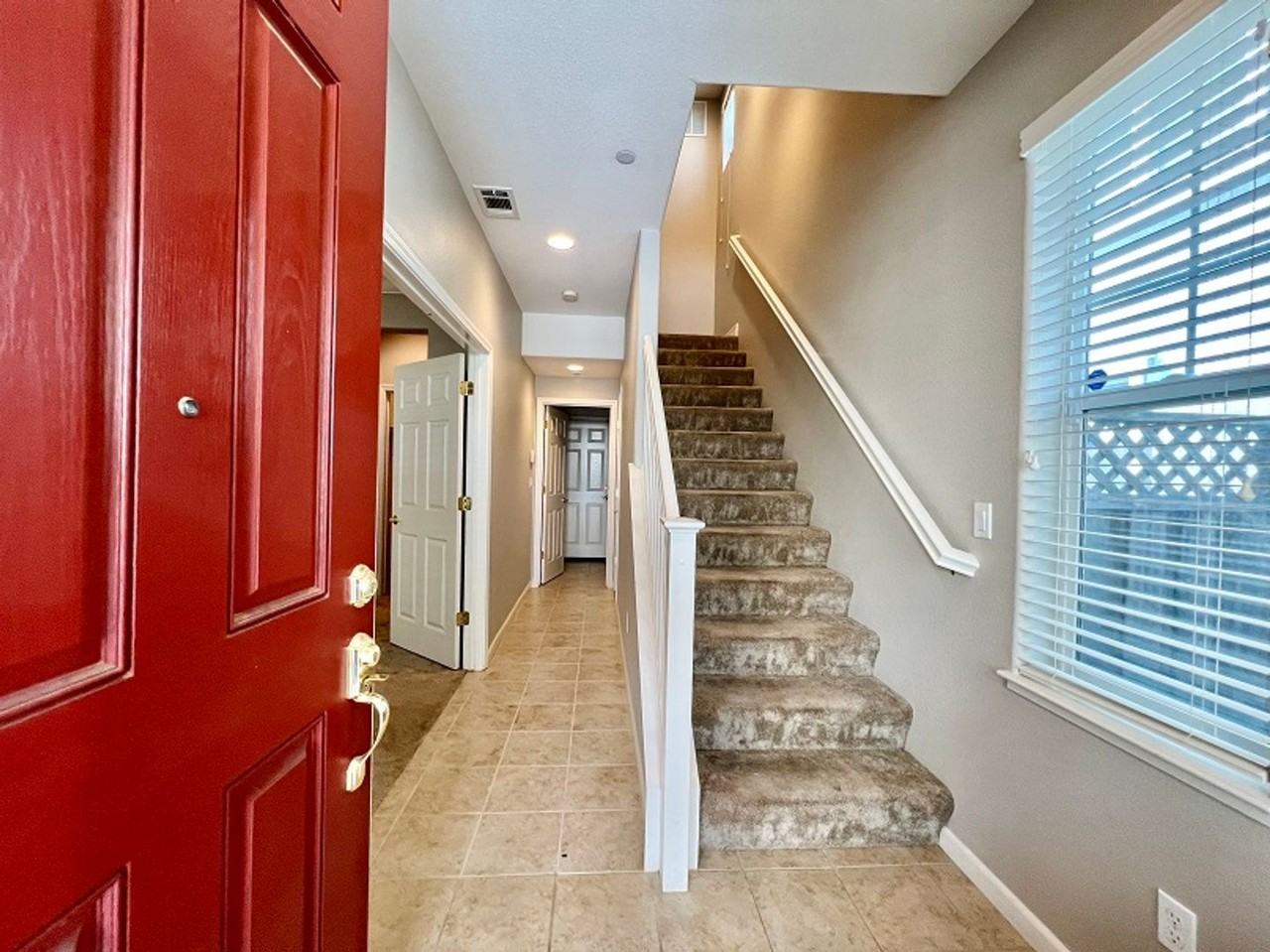 720 Wintergreen Ct - Photo 3 of 26