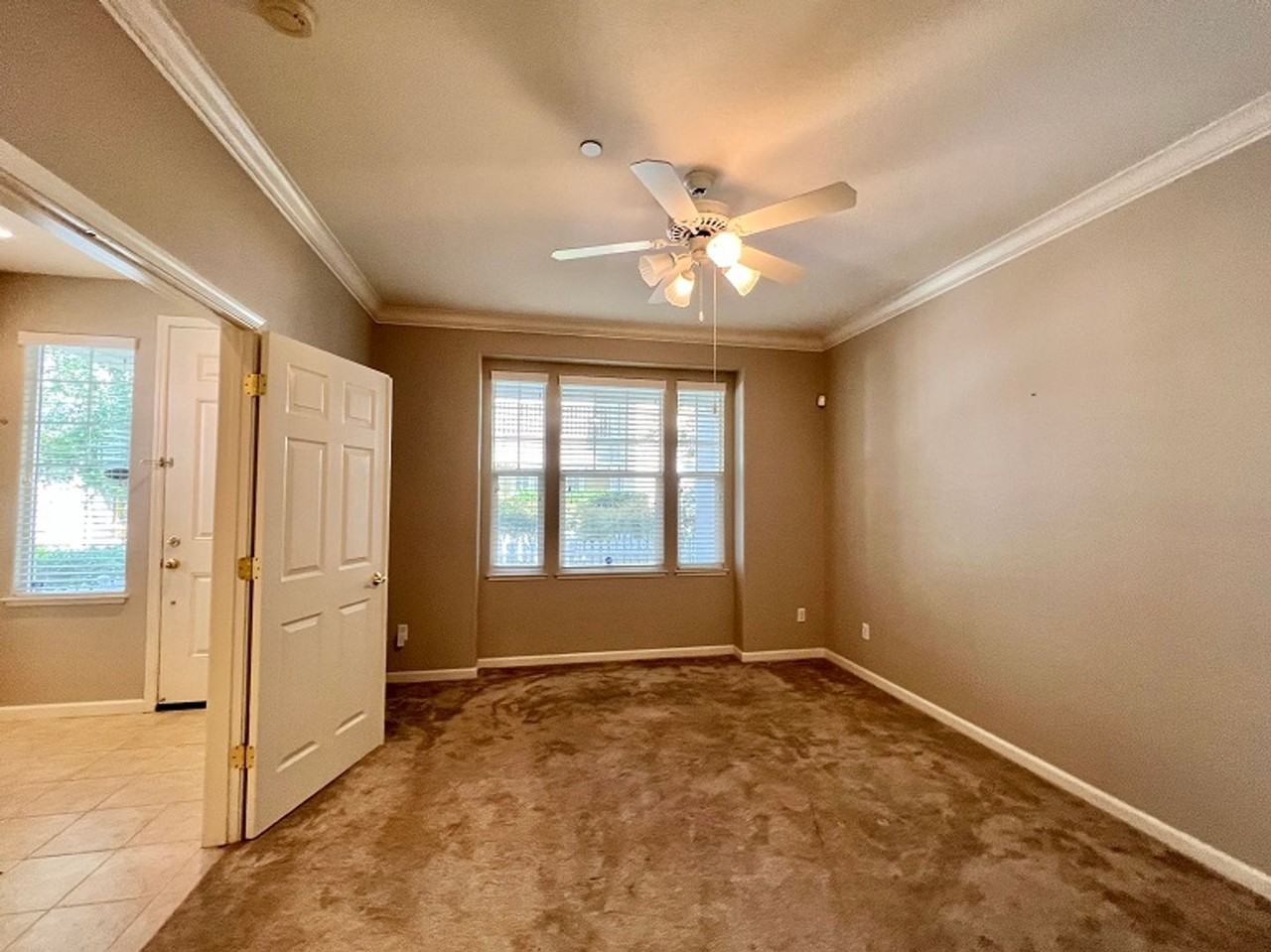 720 Wintergreen Ct - Photo 4 of 26