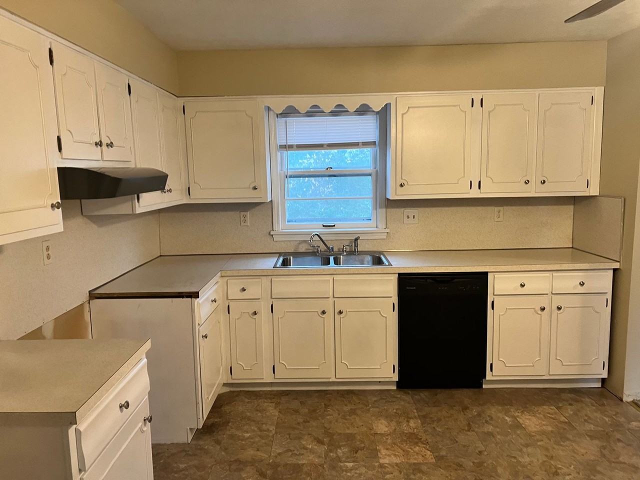 5508 Fruitwood Dr - Photo 3 of 14