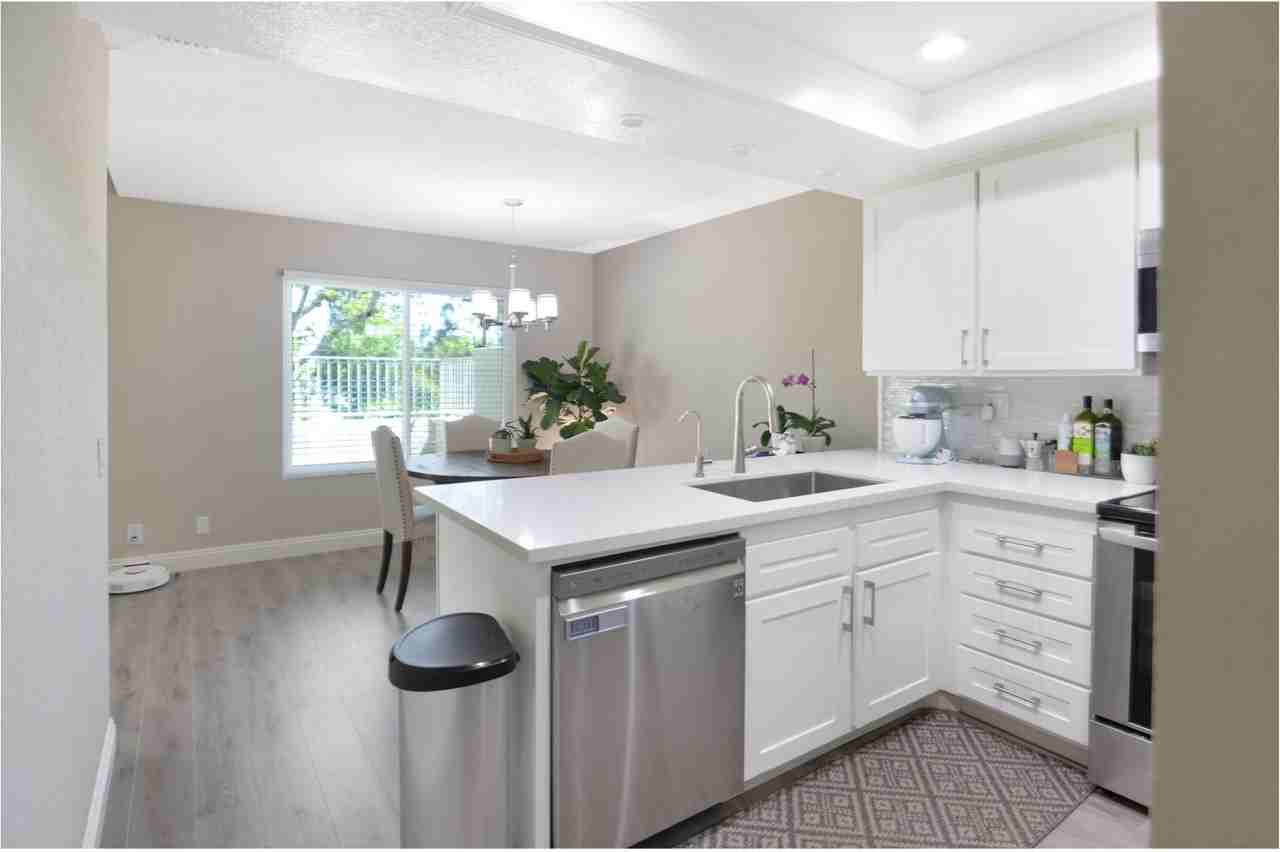 902 Creekside Dr - Photo 5 of 30
