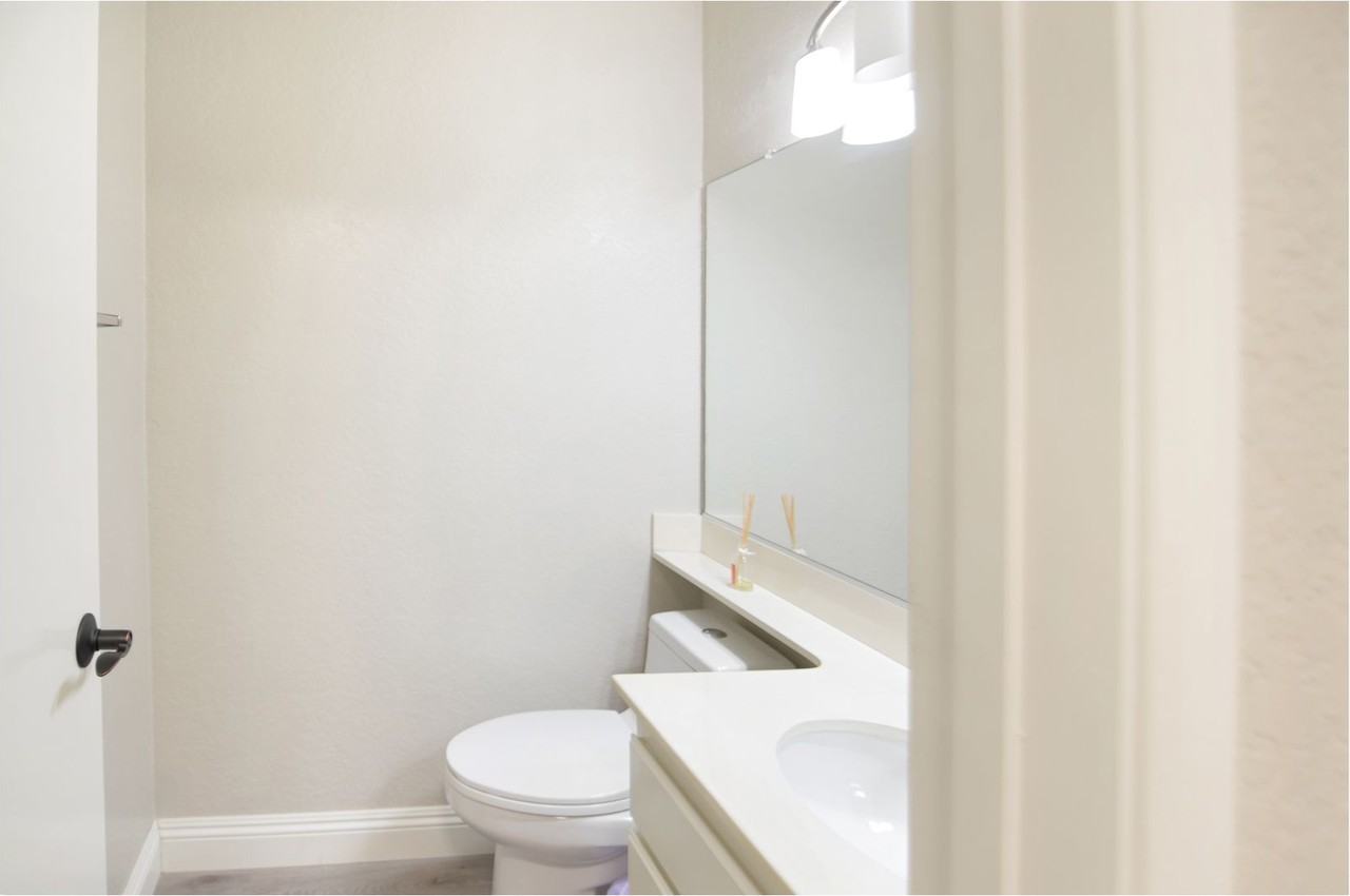 902 Creekside Dr - Photo 6 of 30
