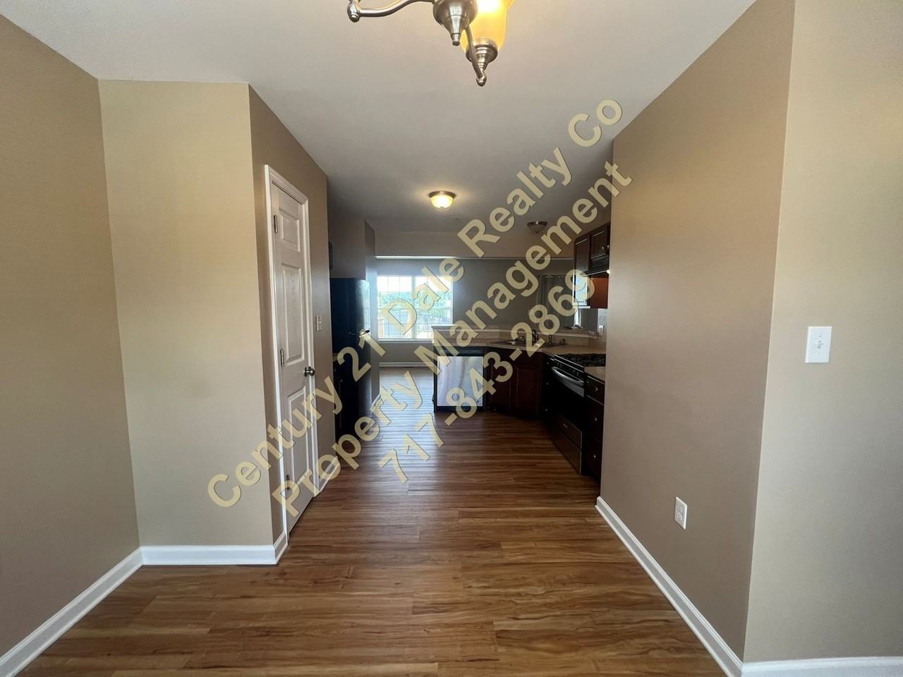 210 Royal Dr - Photo 2 of 23