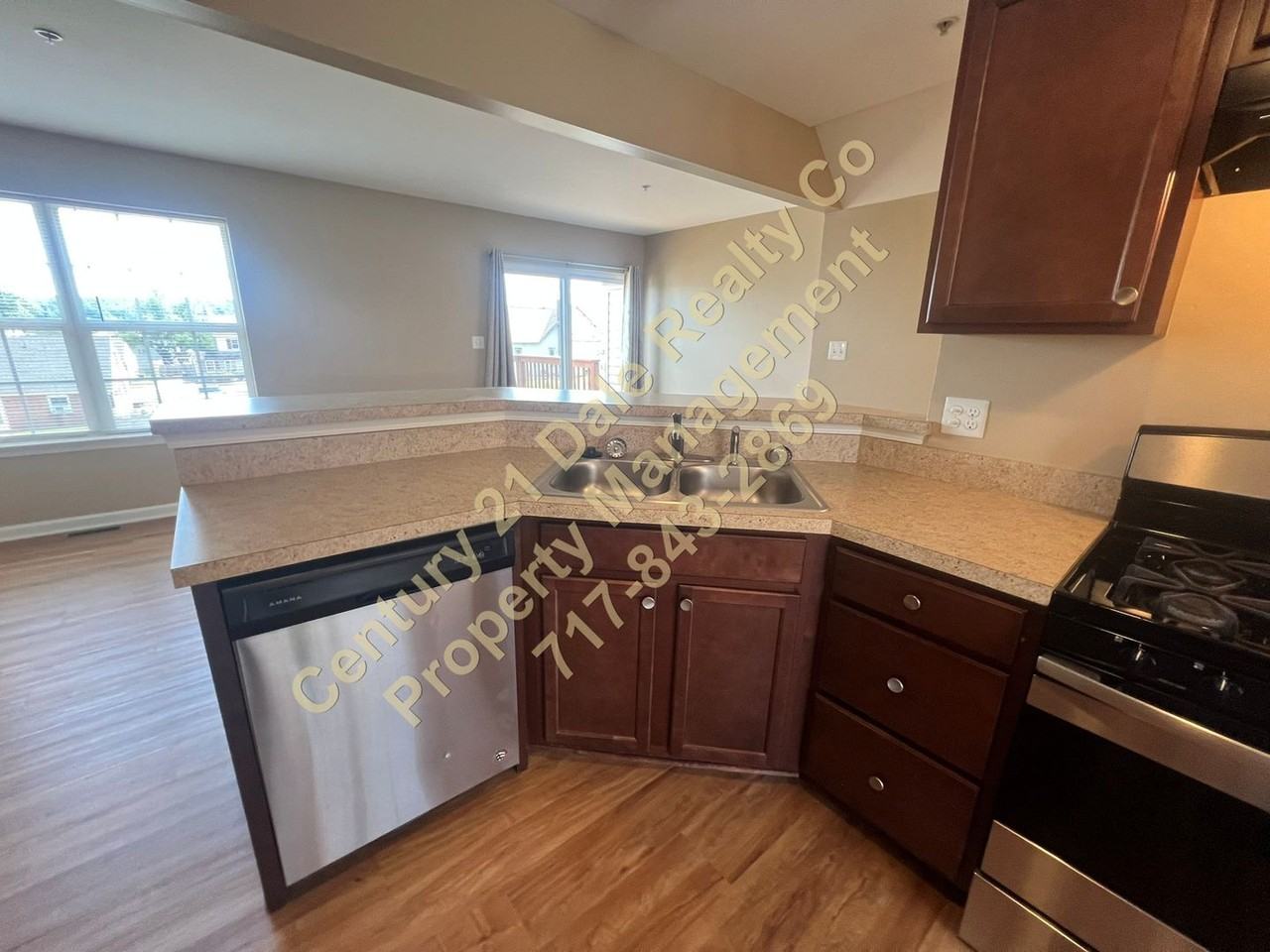 210 Royal Dr - Photo 5 of 23