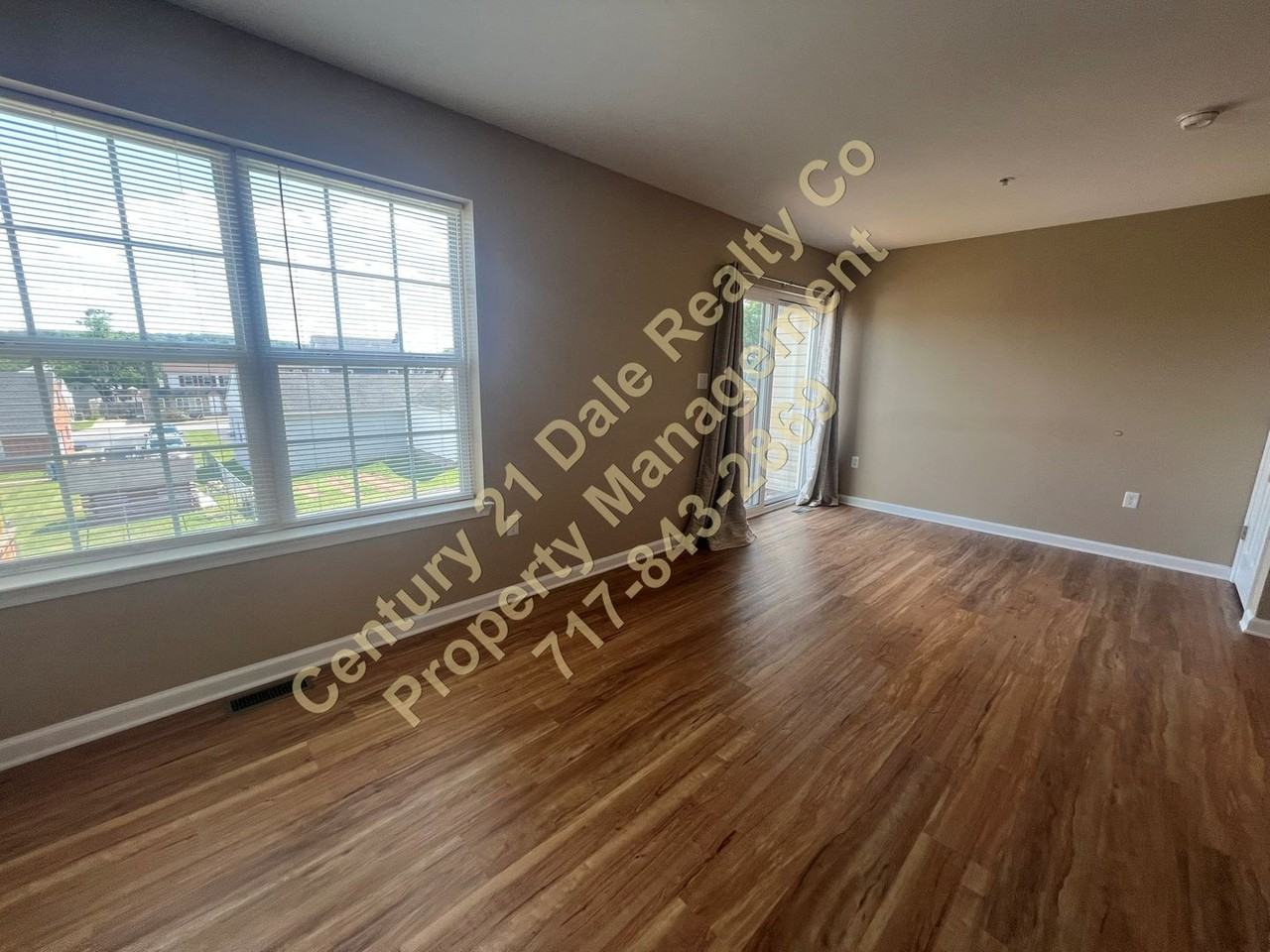 210 Royal Dr - Photo 6 of 23