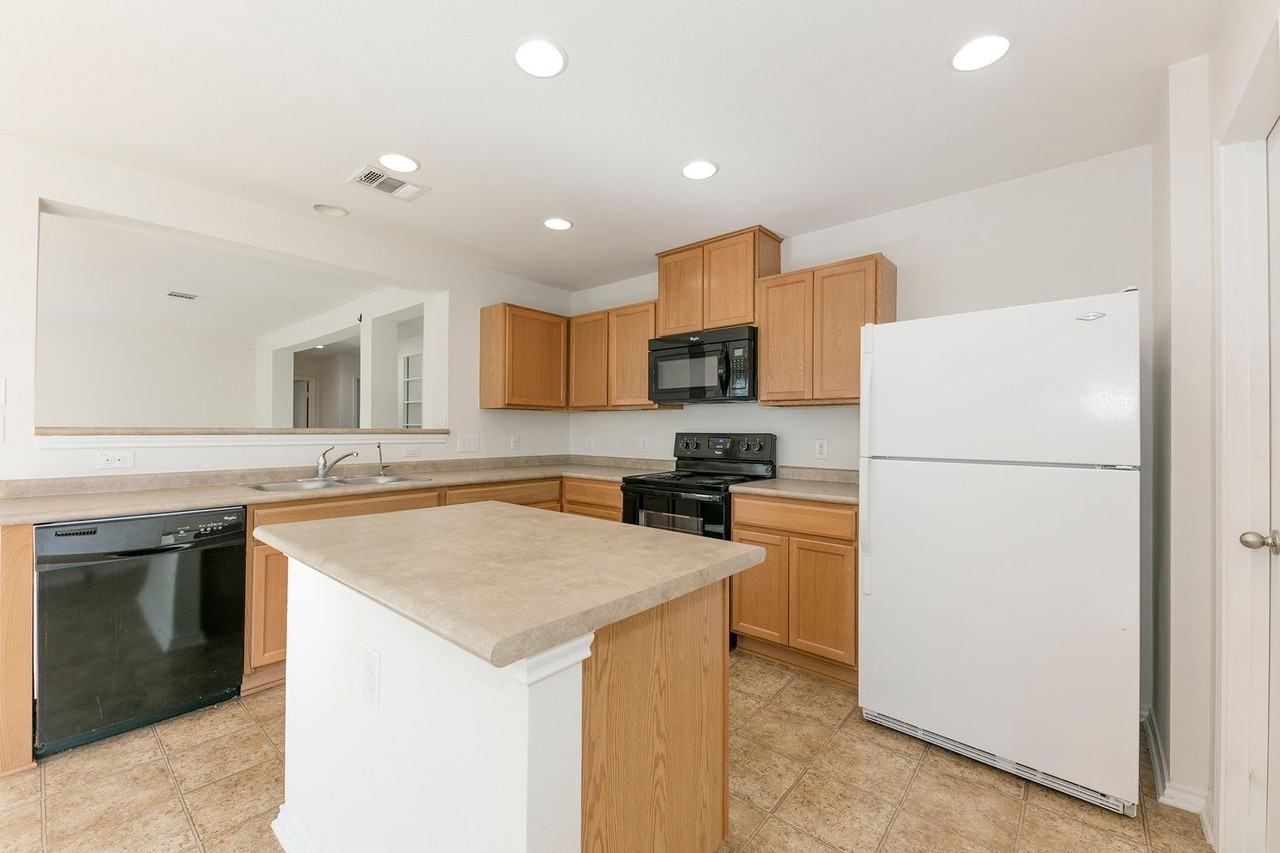 1141 Renaissance Trl - Photo 4 of 29