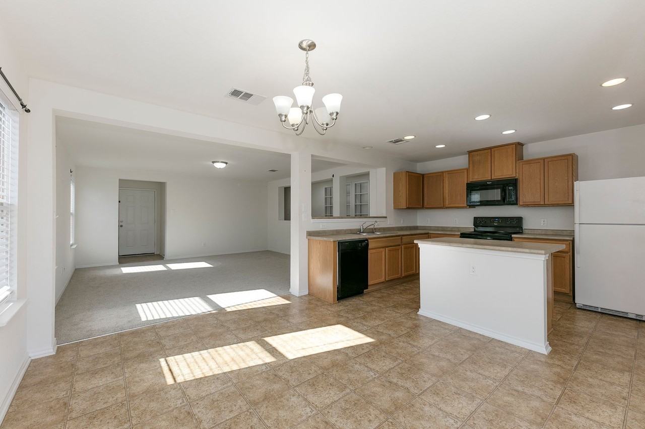 1141 Renaissance Trl - Photo 5 of 29