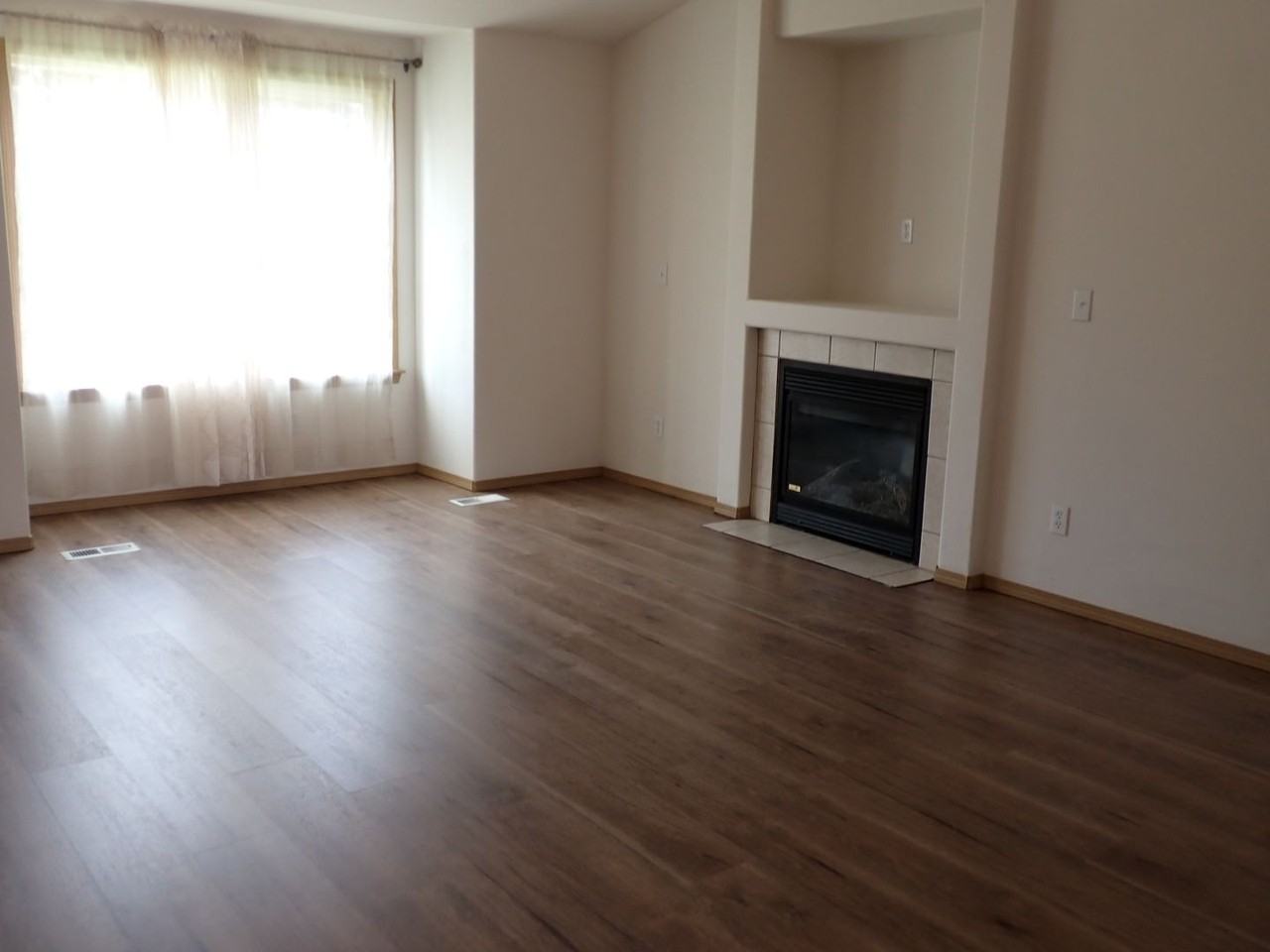 11911 130th St E - Photo 2 of 22