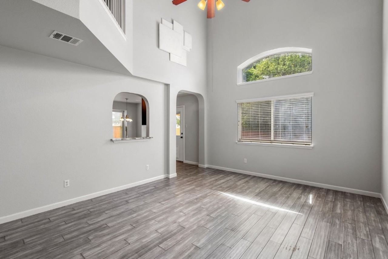 11502 Johnny Weismuller Ln - Photo 5 of 33