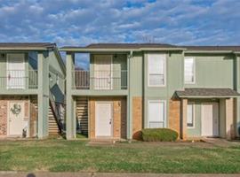 featured image of 5705 E Texas St
