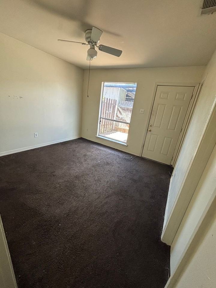 5705 E Texas St - Photo 4 of 7
